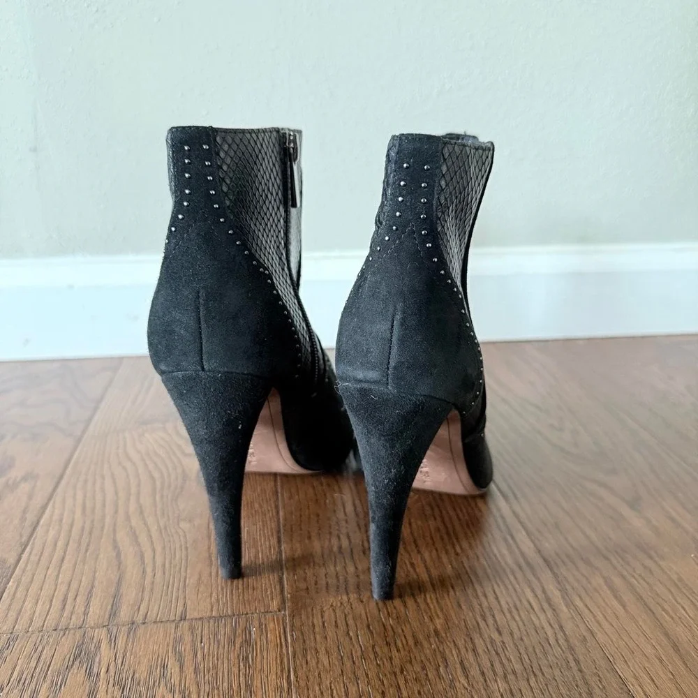 BCBGMAXAZRIA Women's Black Leather Western Stiletto Ankle Boots, Size 7.5